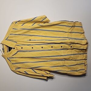 Short sleeve button up